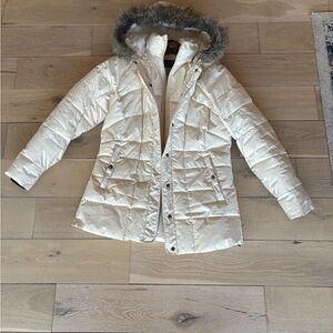 Columbia Cream Puffer Jacket with Faux Fur Hood and Quilted Design